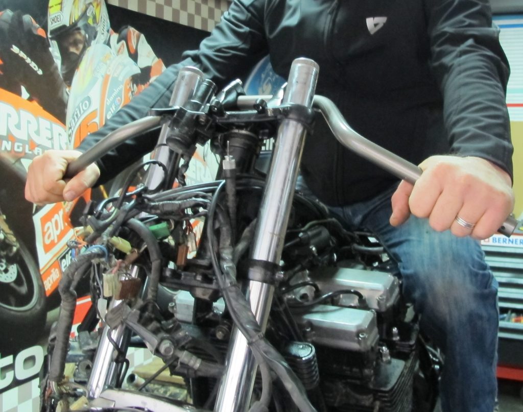 cafe racer tasarım fikirleri, sele yüksekliği ve şekli