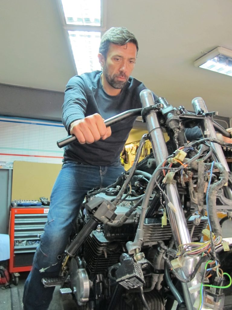cafe racer tasarım fikirleri, sele yükseklik deneme, sol alttan çekim