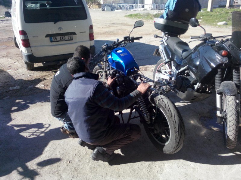 café racer özellikler, Tayim'de