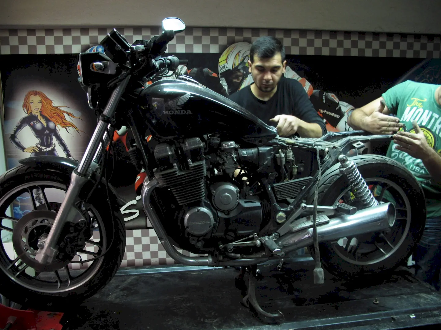 Cafe Racer yapım-Honda Night Hawk sökülürken