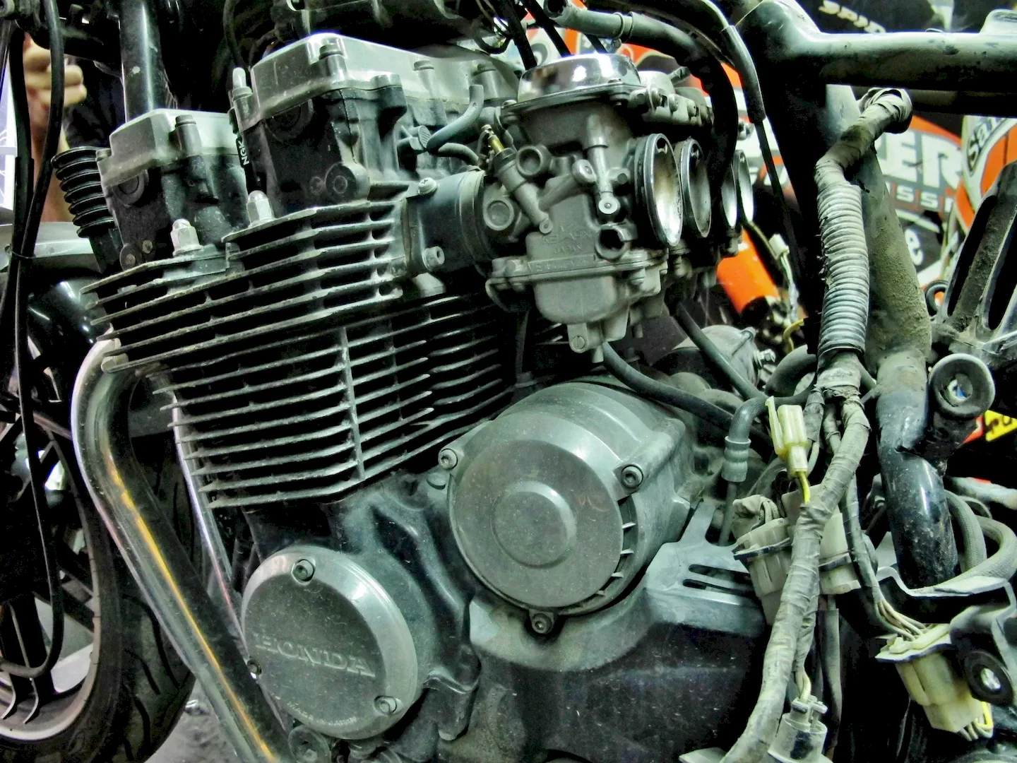 Cafe Racer yapım-Honda Night Hawk söküm, karbüratörler