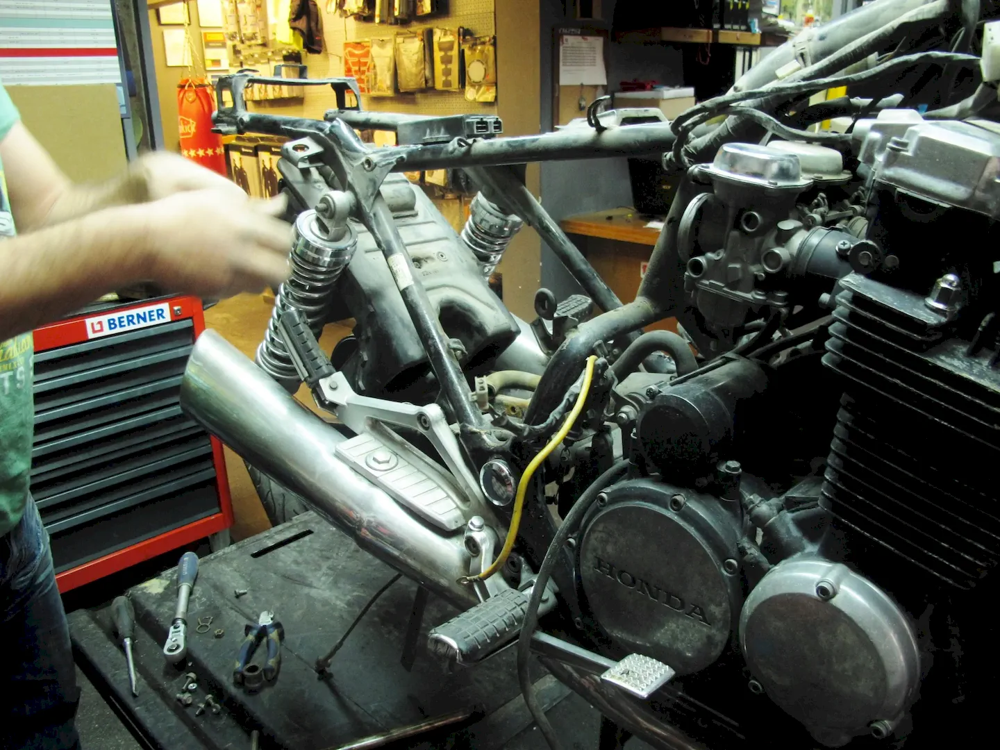 Cafe Racer yapım-Honda Night Hawk söküm, arka şase