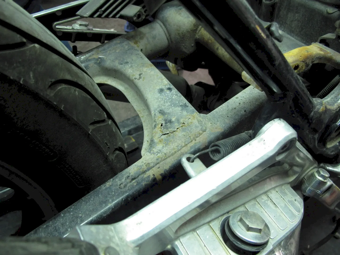 Cafe Racer yapım-Honda Night Hawk söküm, paslı salıncak