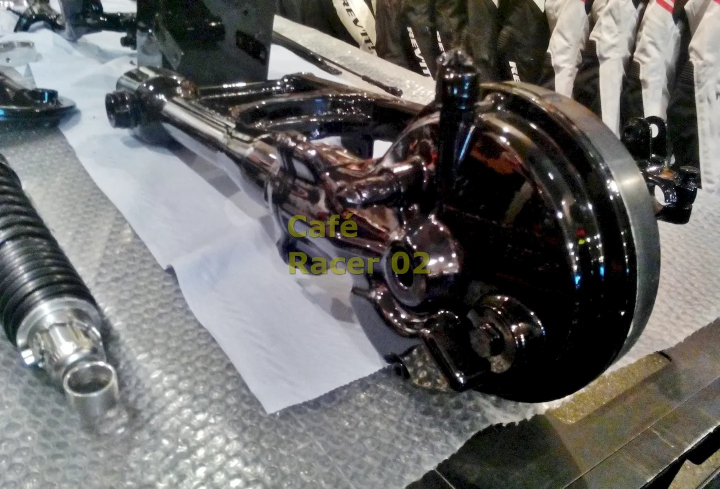 Café Racer 02 motosiklet-boyadan geliş- salıncak ve şaft bölümü