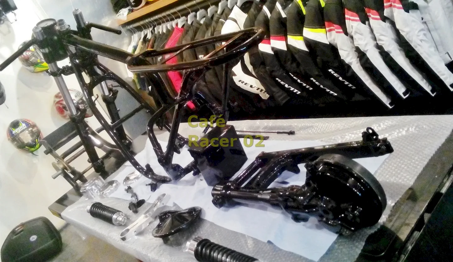 Café Racer 02 motosiklet-boyadan geliş- şasi, amortisör ve salıncak