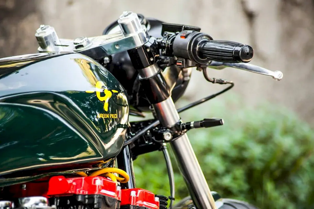 Ve cafe racer depo ile üst kapak boyadan gelir…