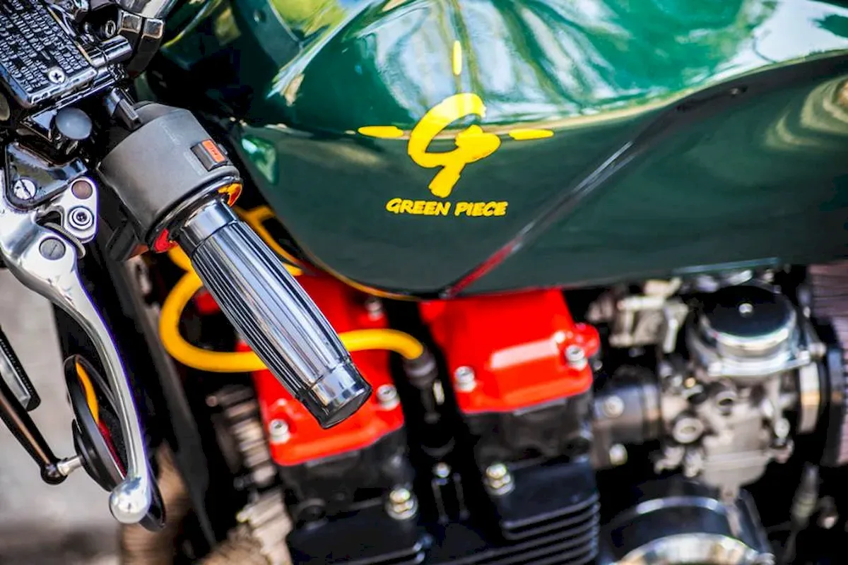 Café Racer 02 motosiklet-sol -üstten depo ve motor bloğu üstü ayrıntı fotoğrafı