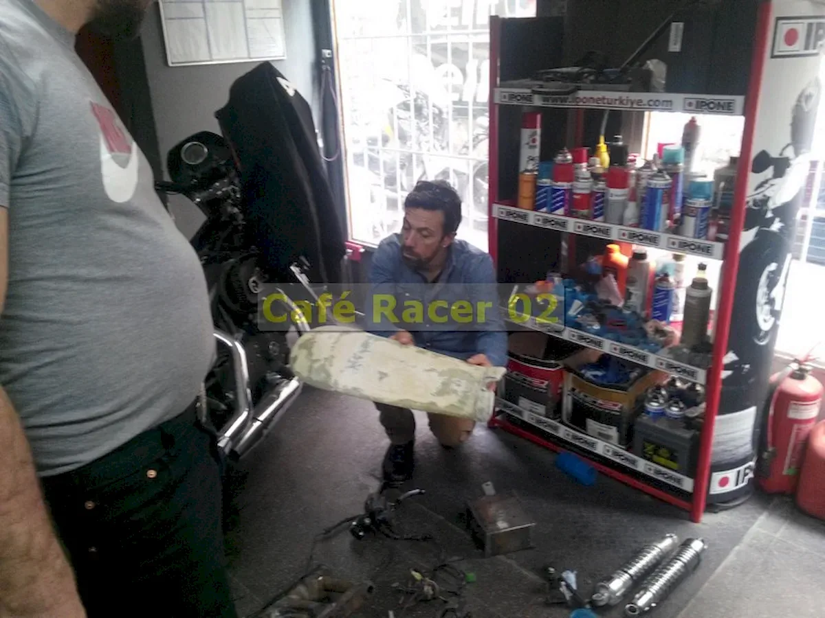 Café Racer 02, sele inceleme