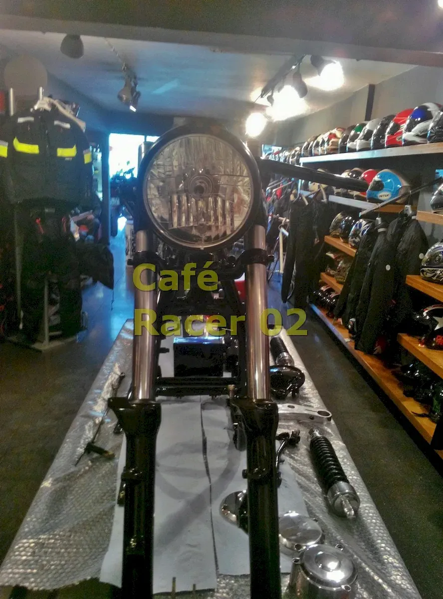 Café Racer 02 motosiklet-boyadan geliş, ön taraf, önden görünüm